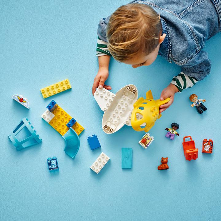Produktbild LEGO Erster Besuch im Flughafen (10443)