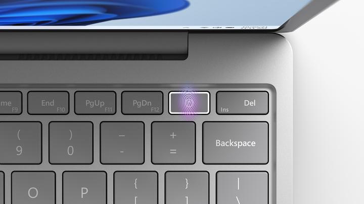 Immagine prodotto Microsoft Surface Laptop Go 2 (12.40", Intel Core i5-1135G7, 8 GB, 128 GB)