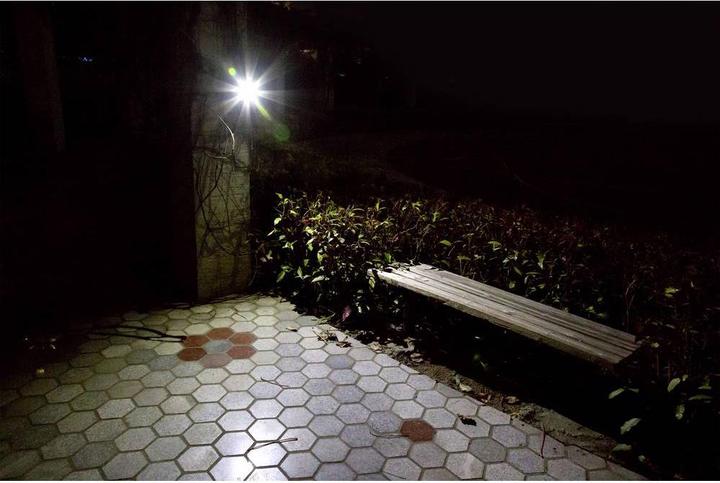Productafbeelding Technaxx Bewakingscamera HD-buitencamera met LED-lamp TX 106 (1280 x 720 pixels)