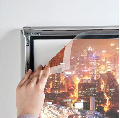 Produktbild Franken Plakatrahmen "Outdoor", DIN A4, 25 mm Rahmenprofil silbereloxierter Aluminium-Klapprahmen, Kunststof