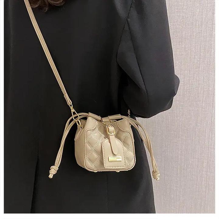 Actual product image Only-Bags.Store Schicke Mini Crossbody Bucket Bag - Kollektion Frühjahr/Sommer 2024, luxuriöse Textur