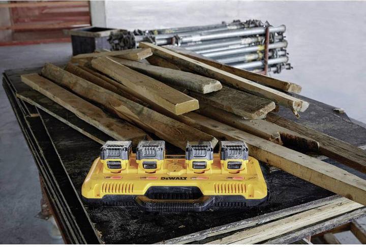 Produktbild DeWalt XR Multi-Voltage-4-Port-8A-Ladegerät (10.8 V)