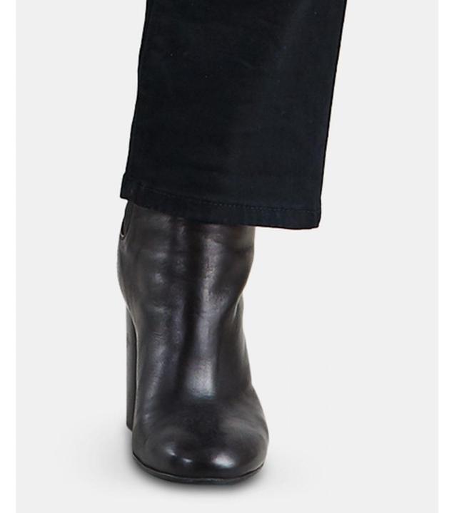 Actual product image Levis 724 Jeans High Rise Straight soft black (W28/L32)