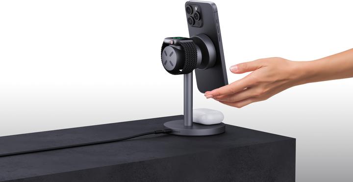 Actual product image Aukey MagLink 3-in-1 (15 W)