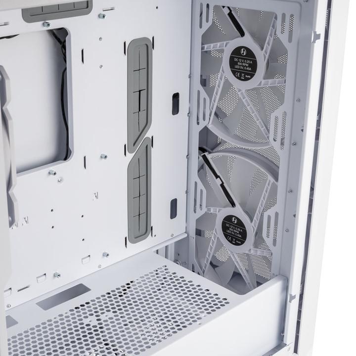 Actual product image Lian-Li Lancool 215 (ATX, mATX, Mini-ITX, E-ATX)
