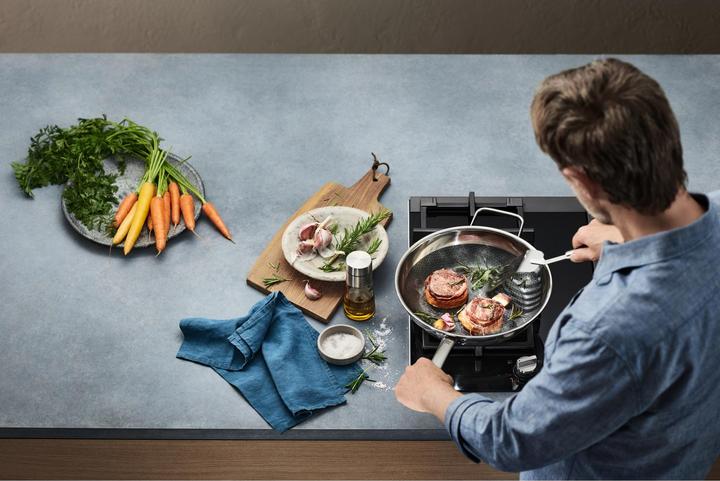 Actual product image WMF Professional Resist (28 cm, Frying pan, Aluminium, Stainless steel)