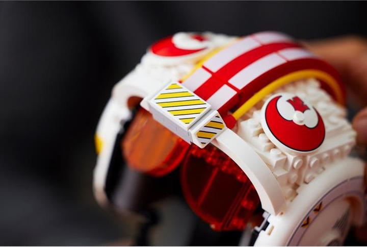 Actual product image LEGO Luke Skywalker helmet (75327, LEGO Star Wars)