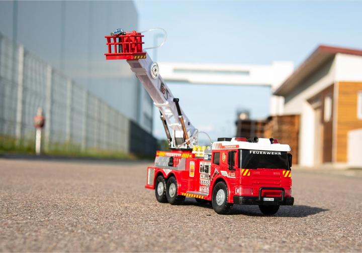 Actual product image Dickie Fire engine with ladder and water shower