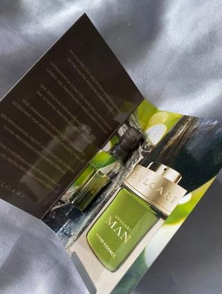 Immagine prodotto Bulgari Bvlgari Uomo Legno Essenza Eau De Parfum Campione Spray 1.5ml (Eau de parfum, 1.50 ml)