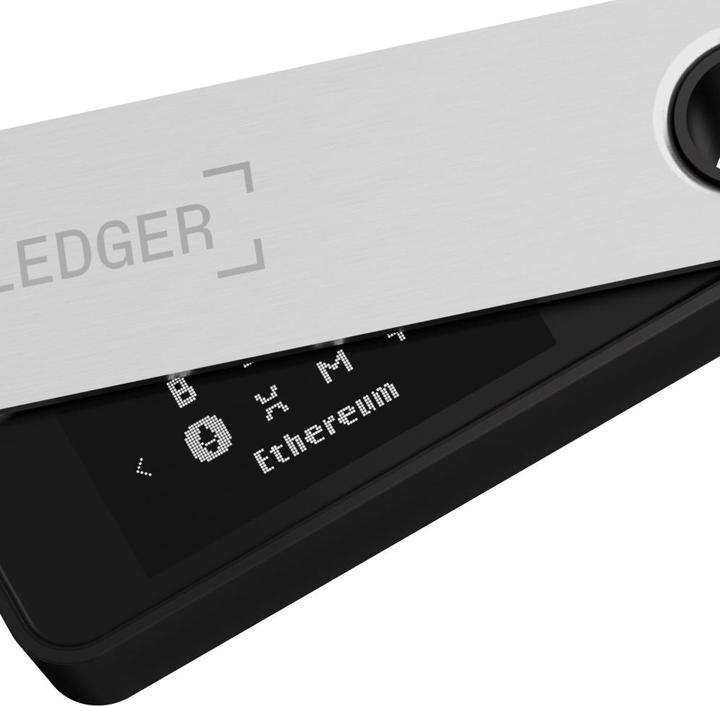 Produktbild Ledger Nano S Plus - Mattschwarz (Bitcoin, Litecoin, Ubiq, Bitcoin Cash, Komodo, Zcash, Ethereum Classic, Ether, Vertcoin, Stellar, Neo, Dash)