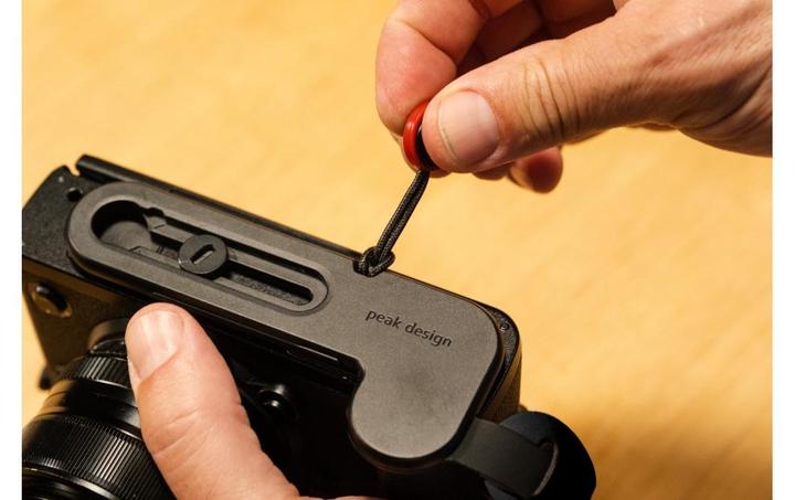 Actual product image Peak Design Micro Clutch L-Plate (Wrist strap)
