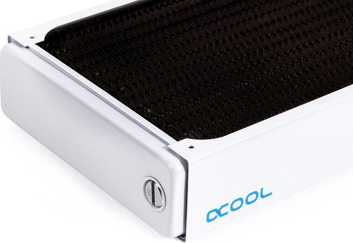 Actual product image Alphacool NexXxoS XT45 Full Copper Radiator V.2 (140 mm)