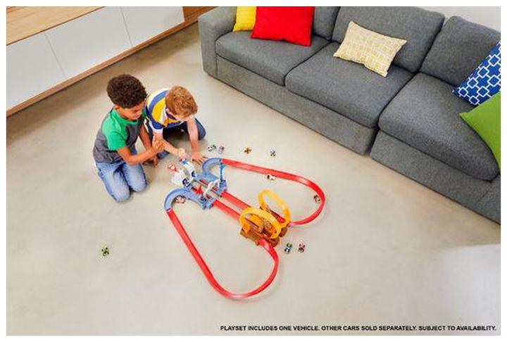 Actual product image Hot Wheels MarioKart Bowsers Castle Chaos Play Set