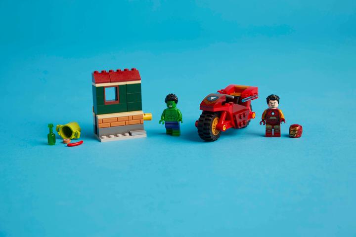 Actual product image LEGO Iron Man with bike and the Hulk (76287, LEGO Marvel)