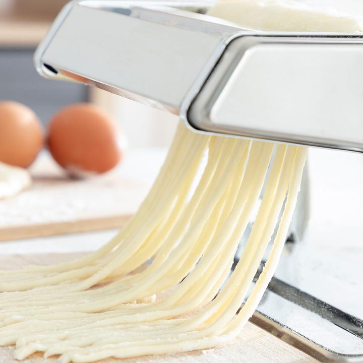 Produktbild InnovaGoods Nudelmaschine aus Metall - 3 Schneidwalzen