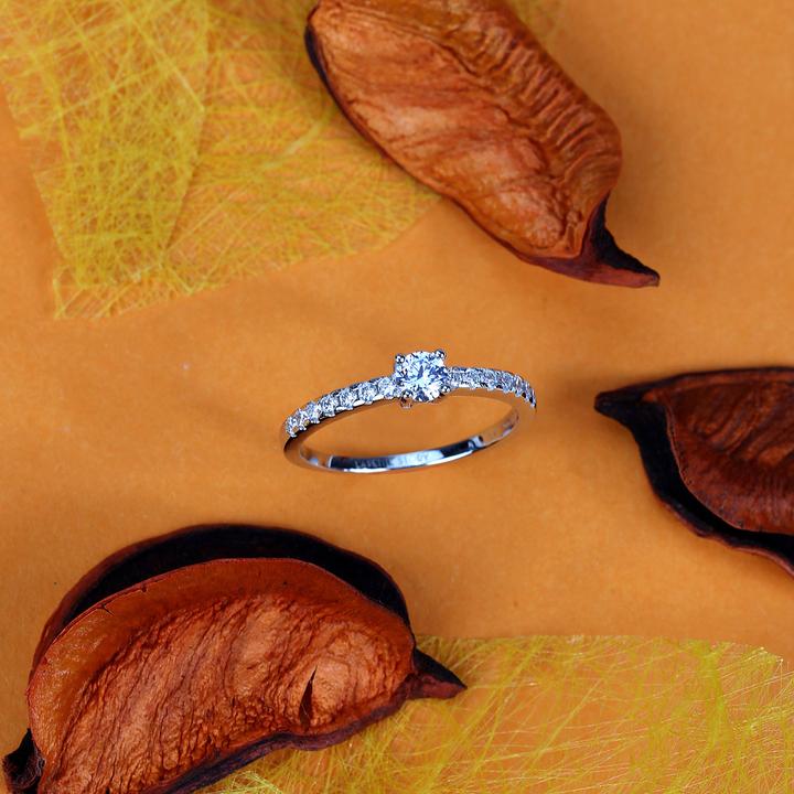Immagine prodotto La Petite Story Incantevole anello in argento con zirconi Argento LPS03AWV050 - Circuito: 56 mm (56, 925 Argento)