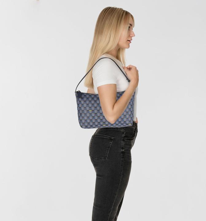 Actual product image Guess Vikky II shopper bag 41 cm (25 l)