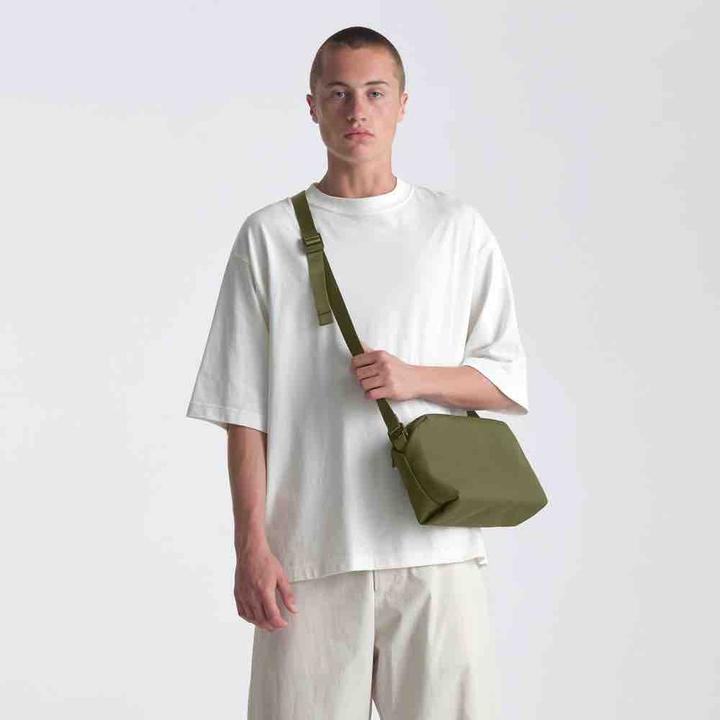 Actual product image Urth Dolomite Camera Sling (Camera shoulder bag, 5.10 l)