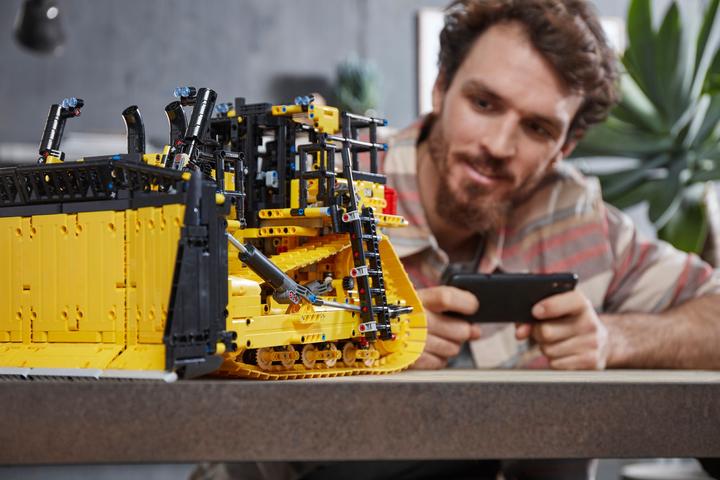Image du produit LEGO Bulldozer D11 Cat (42131, LEGO Technic)