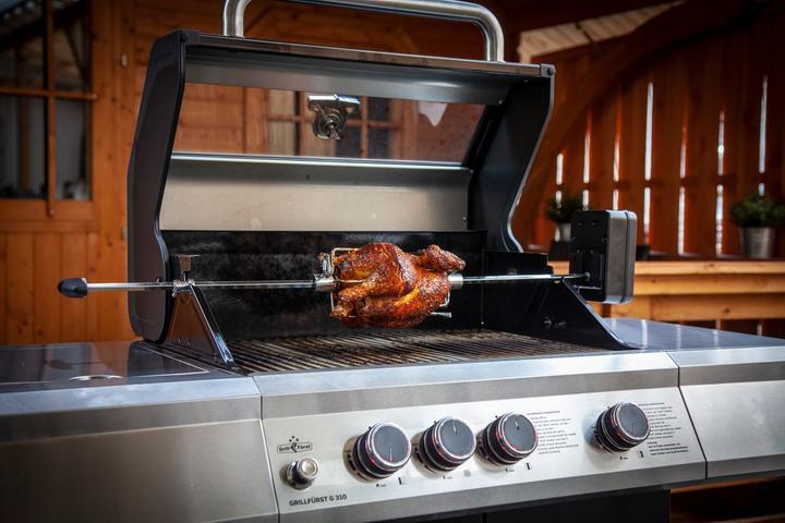 Produktbild Grillfürst Universal Drehspiess / Rotisserie Set aus verchromtem Stahl mit Motor