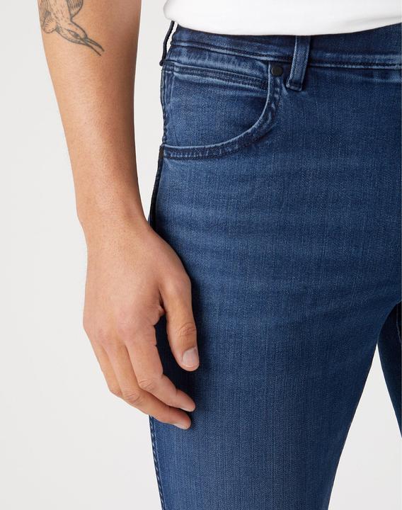 Actual product image Wrangler Slim Fit Larston Jeans (32)