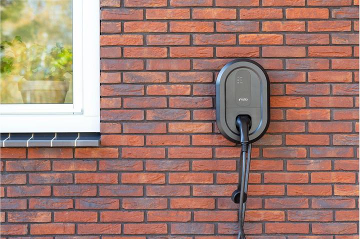 Actual product image Ratio Electric Charging station solar 11 - 22 kW, type 2, WLAN/LAN/BT, 7.5 m (Type 2, 22 kW, 32 A, Hard wired)