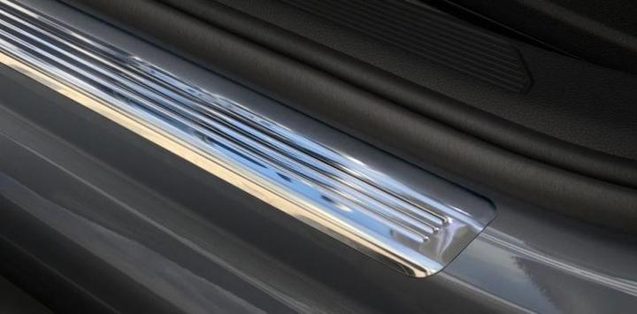 Immagine prodotto Aristar Finiture delle soglie delle porte in acciaio inox per VW Golf 8 dal 2020 ad oggi (Frontale)