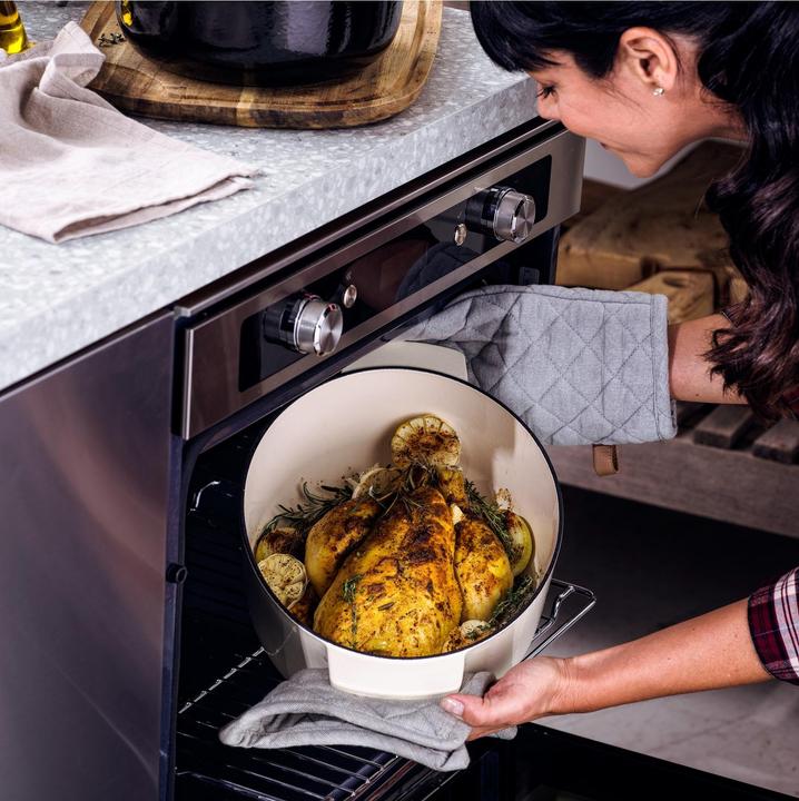 Actual product image KitchenAid braadpan 30cm - gemailleerd gietijzer - amandel wit - ovaal (30 cm, Casserole + Stewpot, Cast iron)