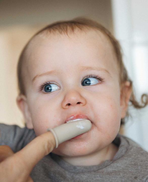 Actual product image Esmée Finger toothbrush set
