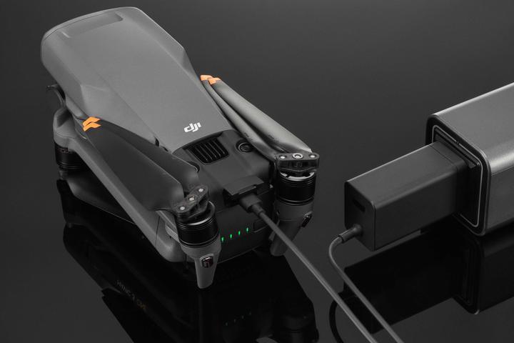 Immagine prodotto DJI Caricabatterie portatile Mavic 3 (Caricabatterie per droni, DJI Mavic 3 Pro Cine, DJI Mavic 3, DJI Mavic 3 Pro, DJI Mavic 3 Cine, DJI Mavic 3 Classic, DJI Avata, DJI Air 3)