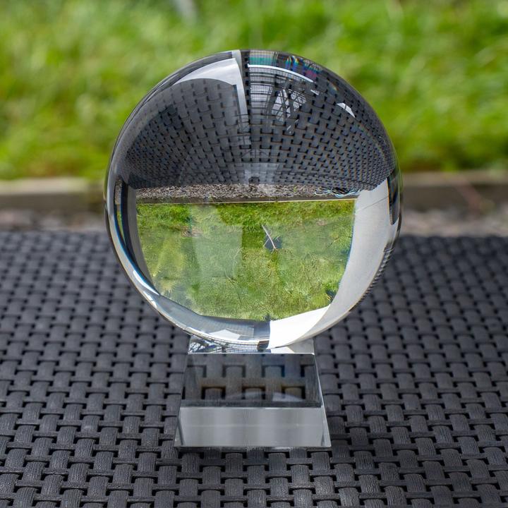 Actual product image Intirilife Glass ball with stand 130 mm