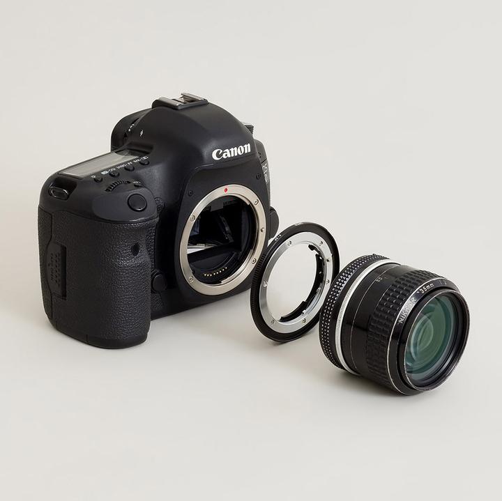 Immagine prodotto Urth Adattatore per obiettivo: compatibile con l'obiettivo Nikon F e il corpo macchina Canon (EF / EF S)