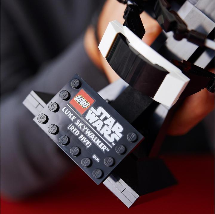 Actual product image LEGO Luke Skywalker helmet (75327, LEGO Star Wars)