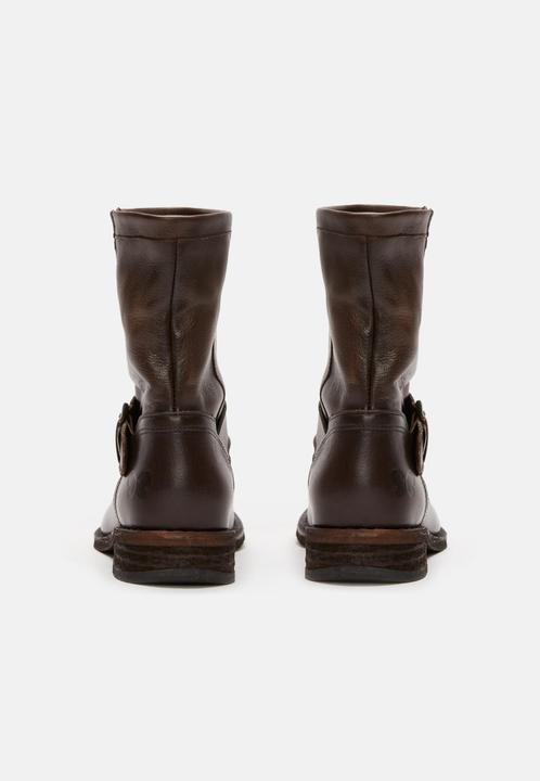 Image du produit Felmini GREDO 7176, la botte de motard intemporelle et la plus vendue de, est fabriquée en cuir souple. (37)
