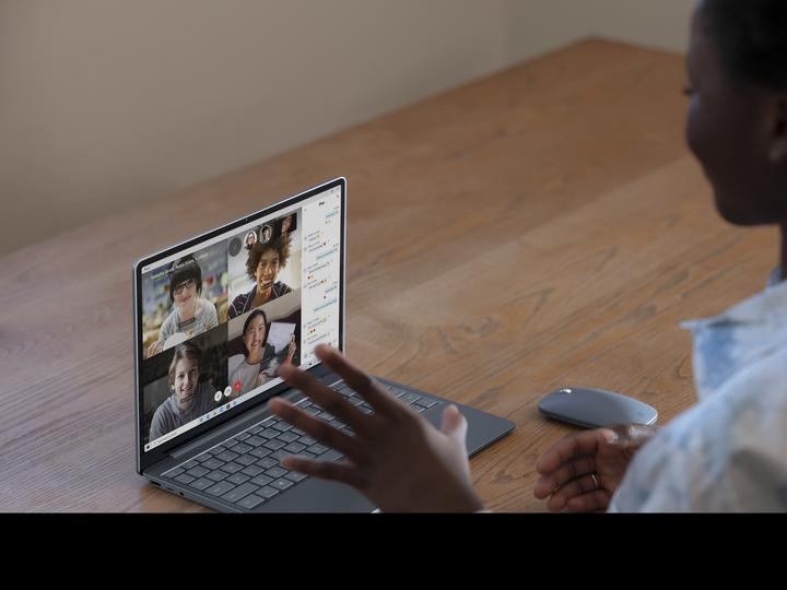 Productafbeelding Microsoft Surface Laptop Go (12.40", Intel Core i5-1035G1, 4 GB, 64 GB, NL)