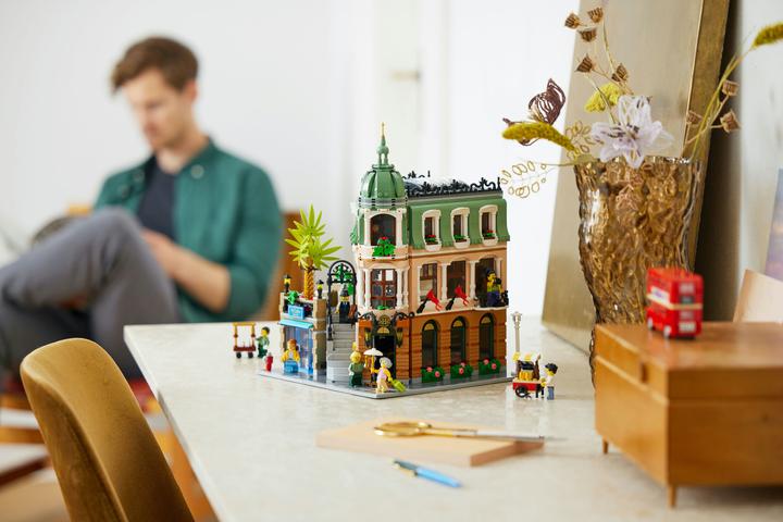 Actual product image LEGO Boutique- Hotel (10297, LEGO Rare Sets)