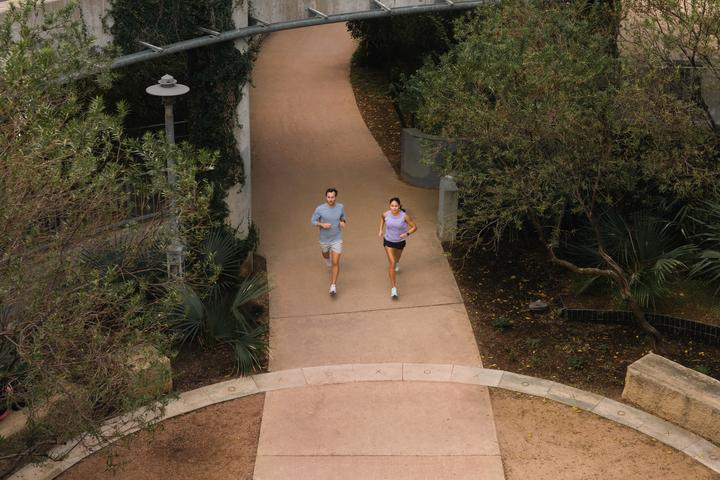 Produktbild Garmin Forerunner 165 (43 mm)