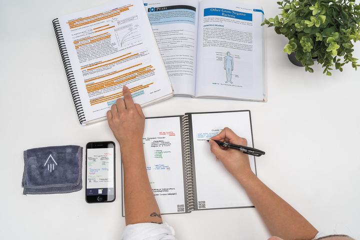Produktbild Rocketbook Core Smart Notizbuch (A5, Gepunktet, Harter Einband)