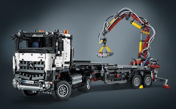 Actual product image LEGO Mercedes-Benz Arocs 3245 (42043, LEGO Technic)