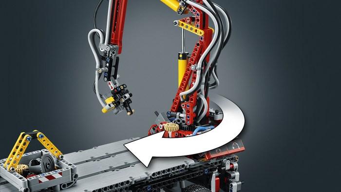 Actual product image LEGO Mercedes-Benz Arocs 3245 (42043, LEGO Technic)