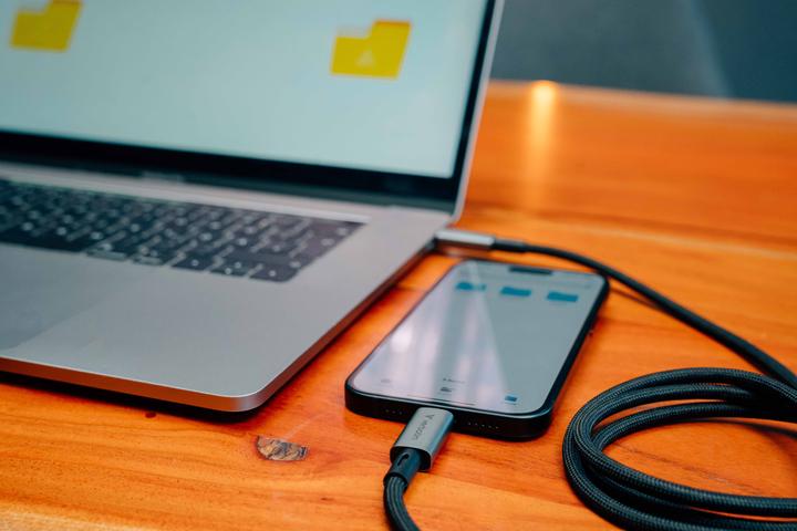 Actual product image Verbatim Sync & Charge USB C to USB C 240W 40 Gbps 120 cm (1.20 m, USB 4.0)