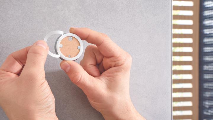 Image du produit tesa Support de rouleau de papier toilette EXXCELLENT avec solution adhésive sans perçage