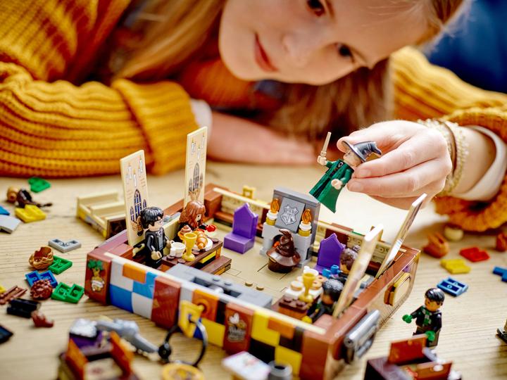 Actual product image LEGO Hogwarts magic suitcase (76399, LEGO Harry Potter)