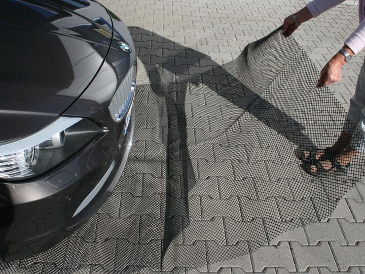 Productafbeelding IWH Anti-marterrooster, 1.900 x 1.500 mm Materiaal: PE-HD kunststof, op maat te snijden