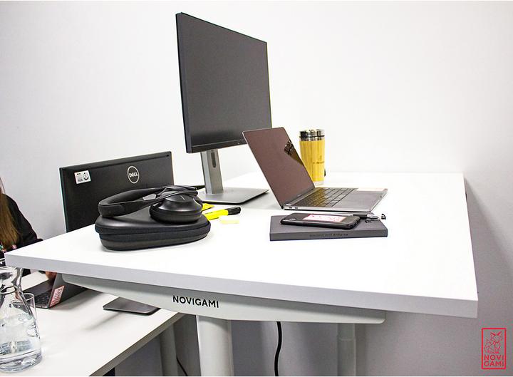 Produktbild Novigami Schreibtisch elektrisch höhenverstellbar Josi | 6er Set | BxT 1600 x 800 mm | Gestell Weiß | Schwarz