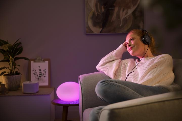 Actual product image Philips Hue Flourish table light (806 lm, E27)