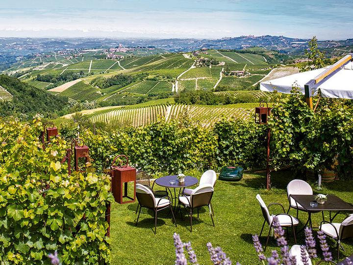 Immagine prodotto Smartbox Spa in cantina in Italia: 2 notti con vinoterapia nelle Langhe (2 pers.)