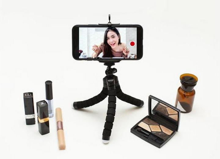 Actual product image Kikkerland Smartphone Tripod (Foam material, Fabric, Plastic)
