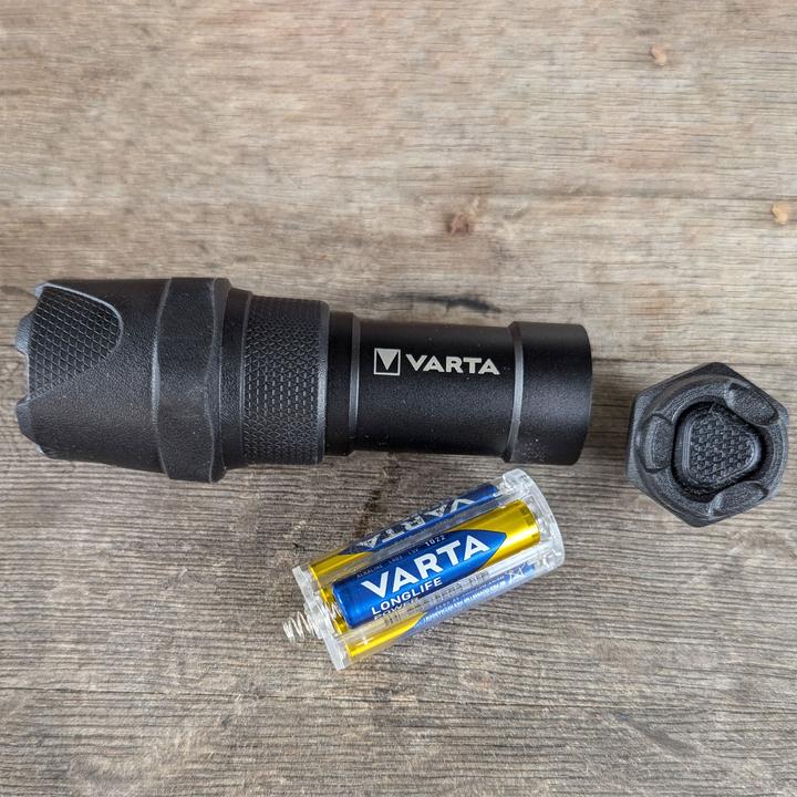 Actual product image Varta Indestructible F10 (13.80 cm, 300 lm)