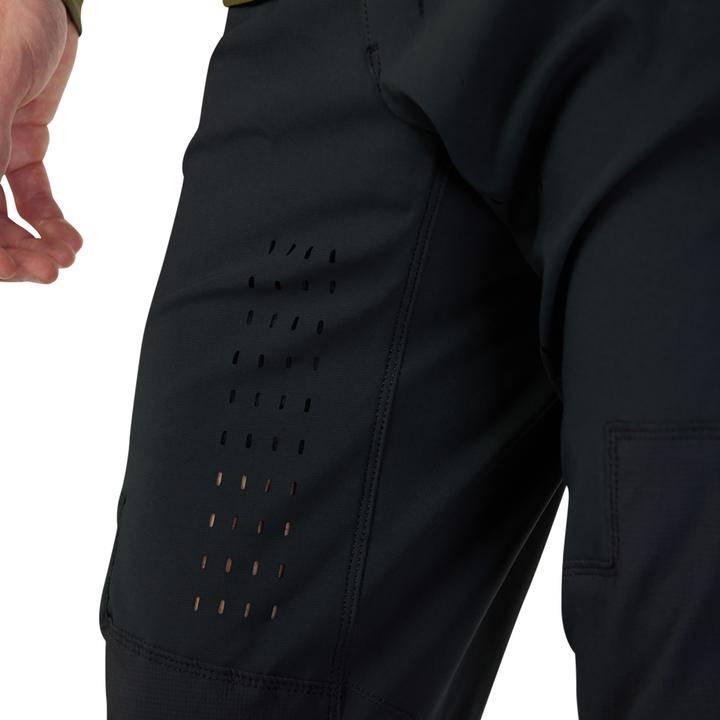 Produktbild Fox PANT 23 DEFEND BLK 30 (30, S, M)